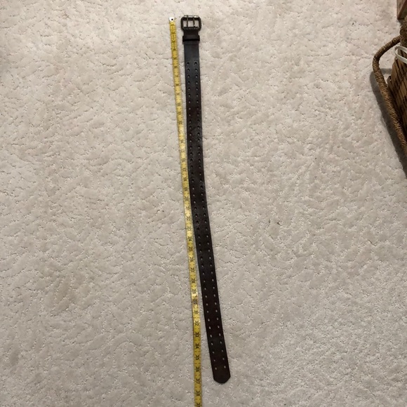 Vtg M dbl tongue belt. Naturally distressed, full of character and worn w/love. - Picture 3 of 6